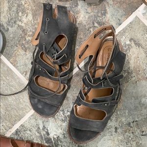 Leather gladiator sandal size 8